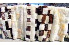 Patchwork z naturalnych skór owczych–